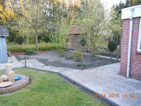 Achter tuin lekker fris schoon gespoten