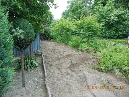 Uurtje later en ja leeg, nu kunnen wij weer verder, nog even wachten op het hekwerk