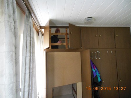 Zit de trap achter de deuren (weg ermee)