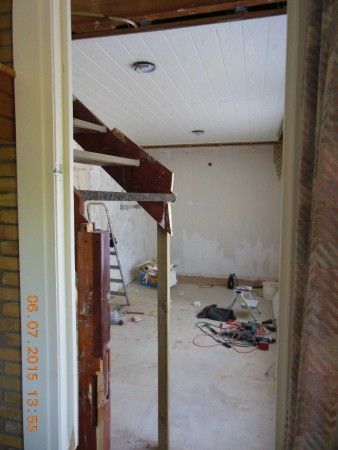 Trap doorgezaagd kunnen we weer makkelijk naar de badkamer