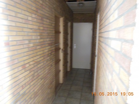 de gang op het einde de badkamer deur maar niet voor lang hier komt de nieuwe trap