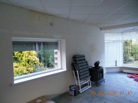 Keuken blok naar de meiden hun kamer en de diverse dingen van de muren gedemonteerd en opgevuld