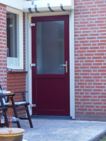 Nieuwe achterdeur links moet de muur nog even worden gevoegd