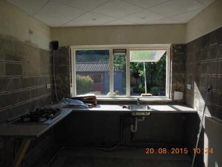 2 uurtjes later en zie het nieuwe plafond + verlichting