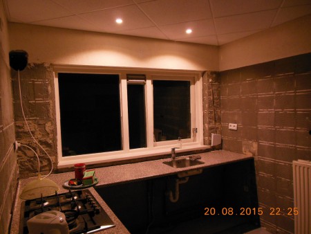 Verlichting werkt nu snel verder voor het nieuwe raam komt 