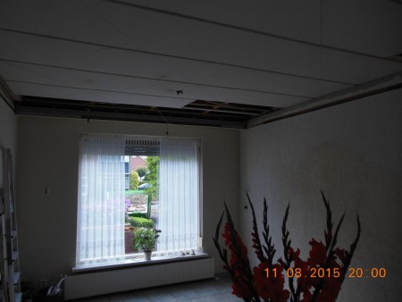 Uiteindelijk 3 lagen plafond en de elektriciteit........ die hebben we ook hier maar vervangen