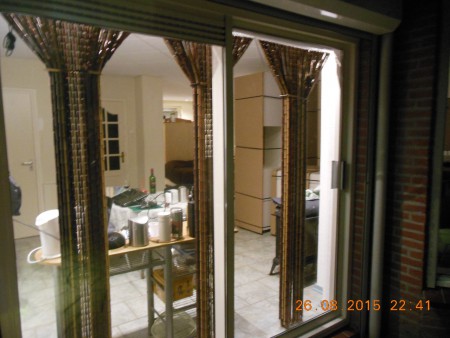 De kamer hi hi en daar slapen wij tussen