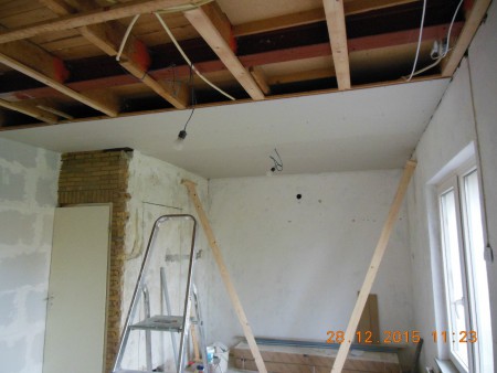 Begonnen plafond te sluiten