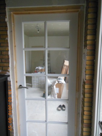 Deur naar de slaapkamer geplaatst