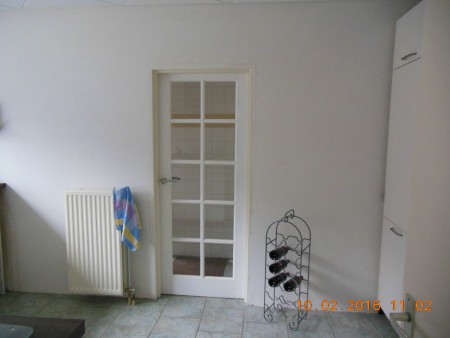 Eerste nieuwe deur geplaatst nu nog afwerken