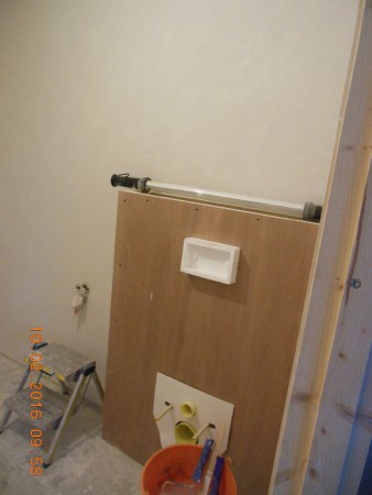 Toilet ophanging geplaatst