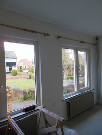 Behangen en roede op zijn plaats (konden net verhuizen naar de slaapkamer voor dat de pups geboren werden)