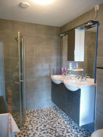 Badkamer net op tijd klaar alleen nog wat afwerking